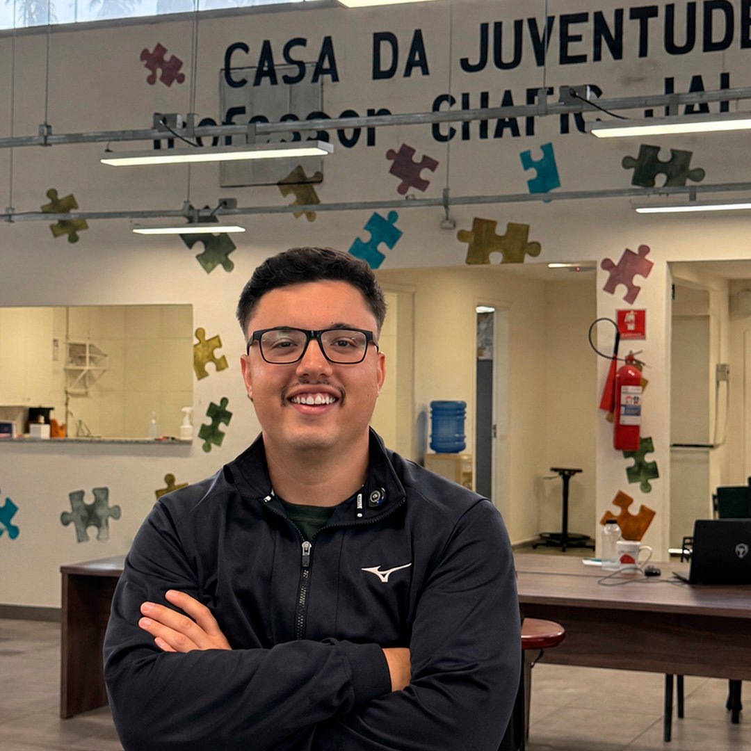 Gustavo Brilha na Casa da Juventude em emenda para cursos e oficinas digitais
